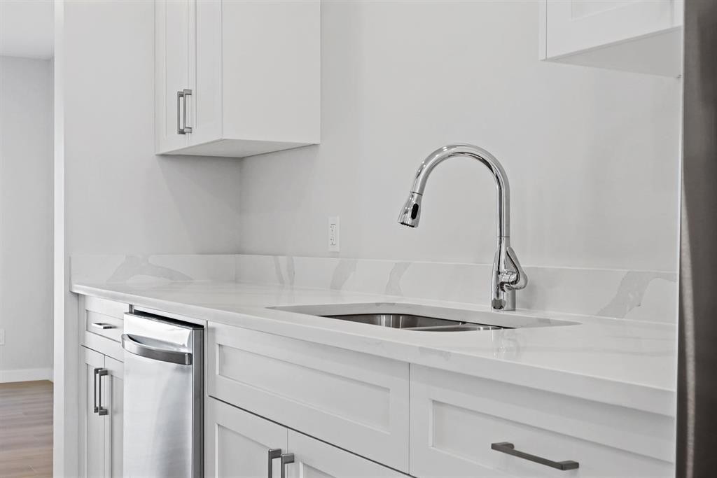 5 Valarosa Park, Didsbury, AB - Indoor Photo Showing Kitchen