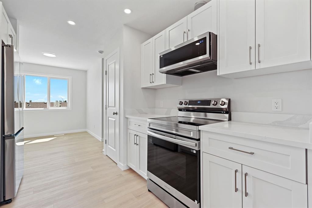5 Valarosa Park, Didsbury, AB - Indoor Photo Showing Kitchen