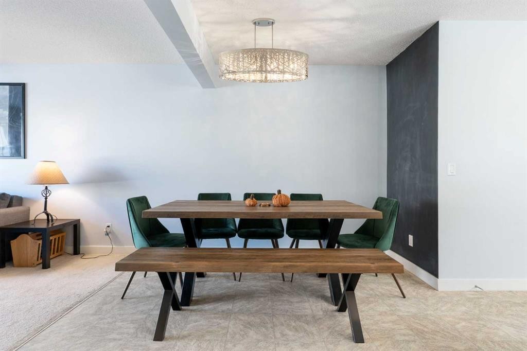 90 Pantego Lane Nw, Calgary, AB - Indoor Photo Showing Dining Room