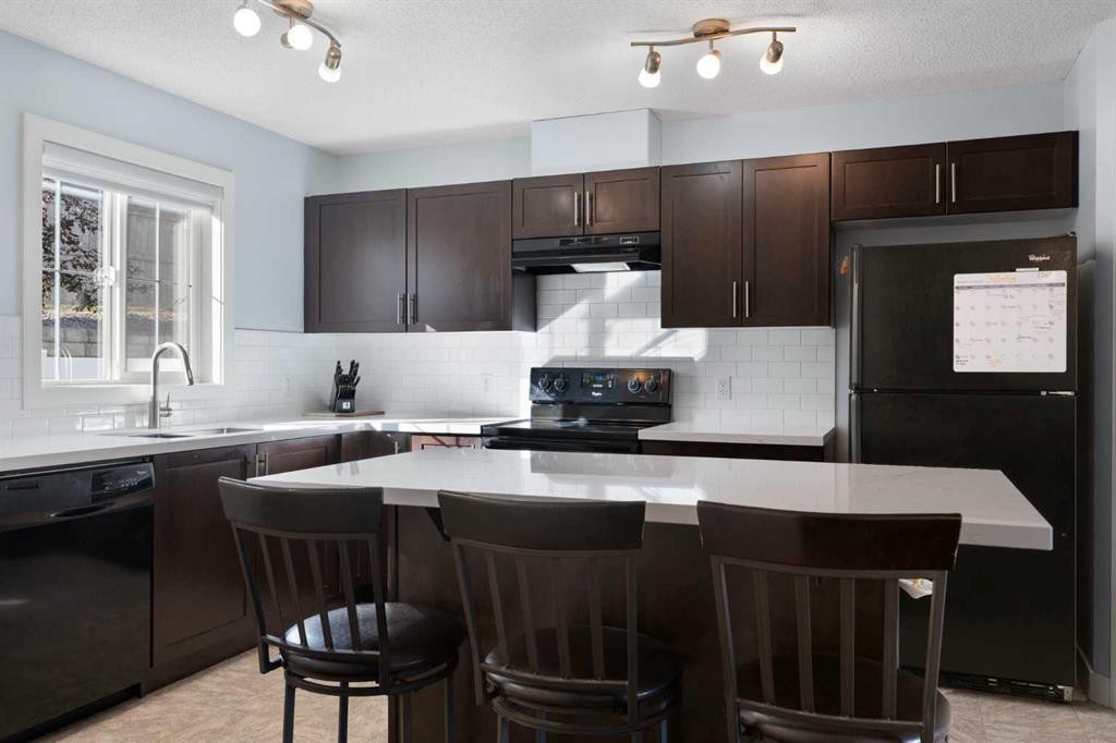 90 Pantego Lane Nw, Calgary, AB - Indoor Photo Showing Kitchen With Upgraded Kitchen