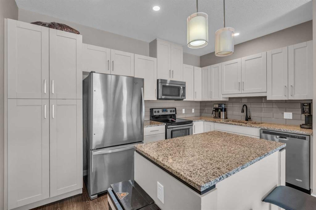 93 Copperstone Common Se, Calgary, AB - Indoor Photo Showing Kitchen With Stainless Steel Kitchen With Upgraded Kitchen