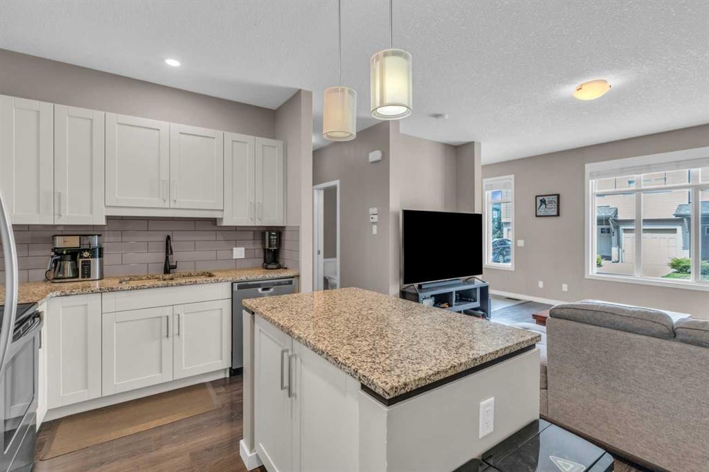 93 Copperstone Common Se, Calgary, AB - Indoor Photo Showing Kitchen With Upgraded Kitchen