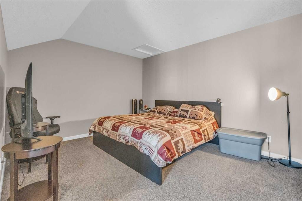 93 Copperstone Common Se, Calgary, AB - Indoor Photo Showing Bedroom