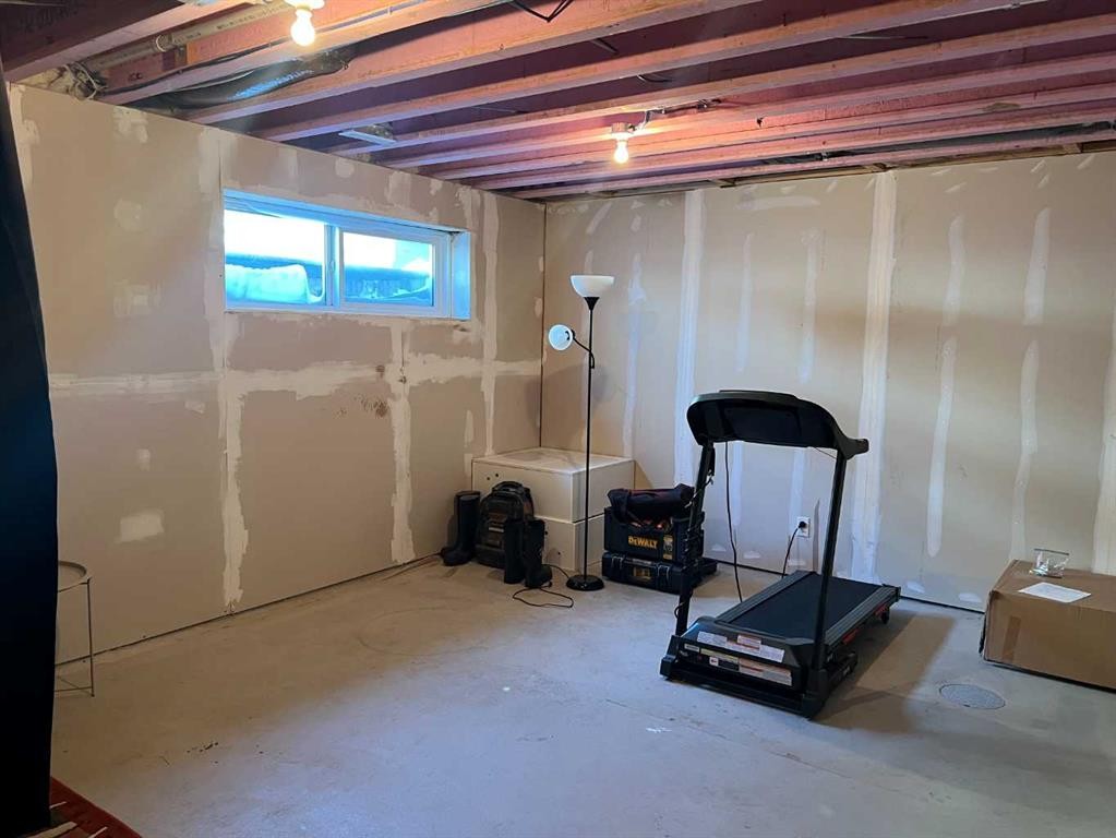93 Copperstone Common Se, Calgary, AB - Indoor Photo Showing Basement