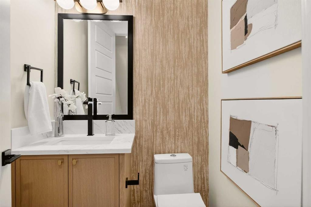 2535 2 Avenue Nw, Calgary, AB - Indoor Photo Showing Bathroom