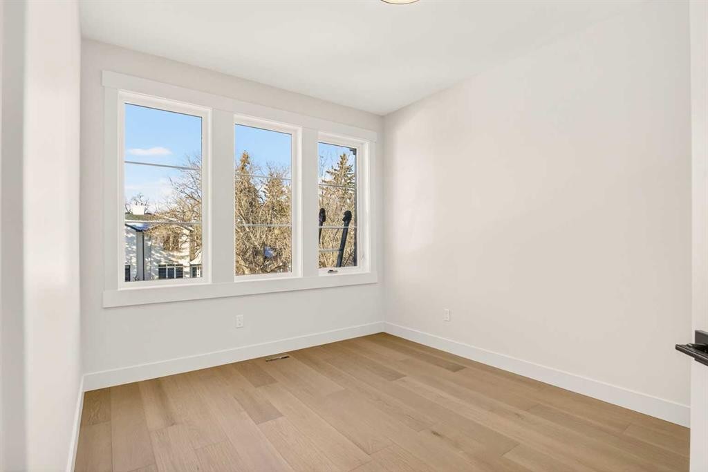 2535 2 Avenue Nw, Calgary, AB - Indoor Photo Showing Other Room