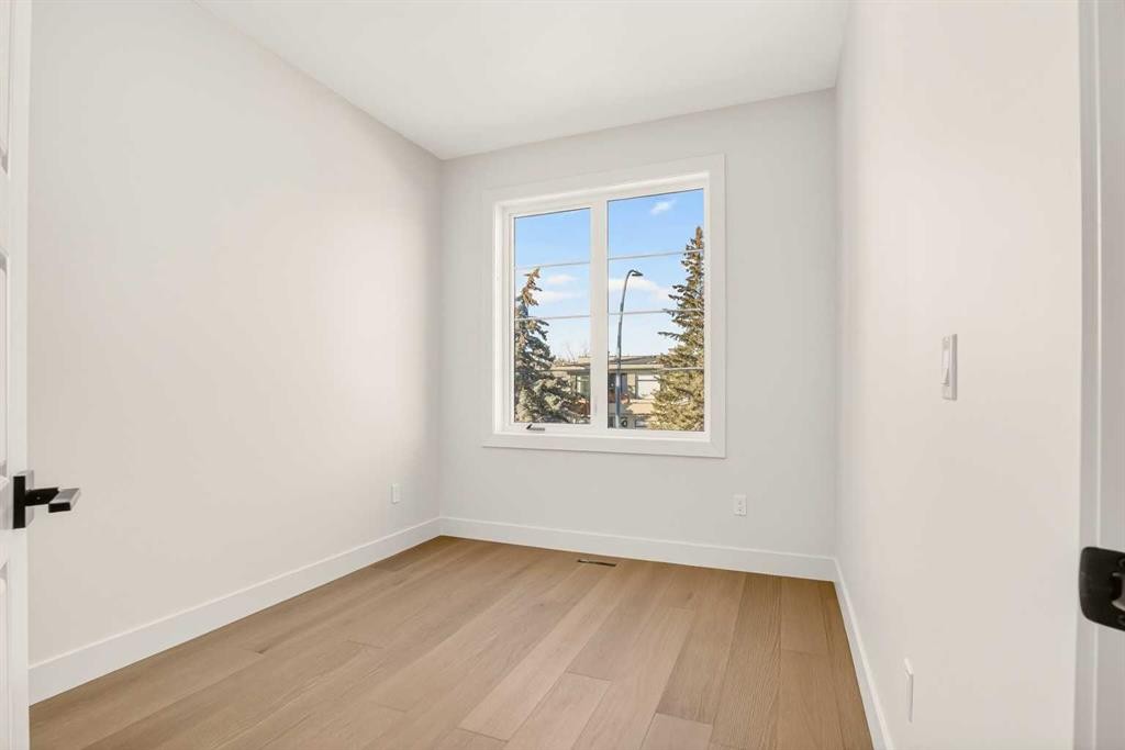 2535 2 Avenue Nw, Calgary, AB - Indoor Photo Showing Other Room