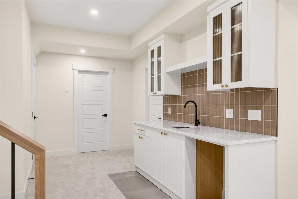 2535 2 Avenue Nw, Calgary, AB - Indoor