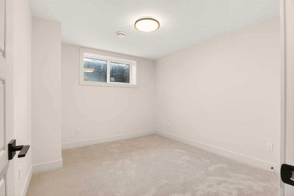 2535 2 Avenue Nw, Calgary, AB - Indoor Photo Showing Other Room