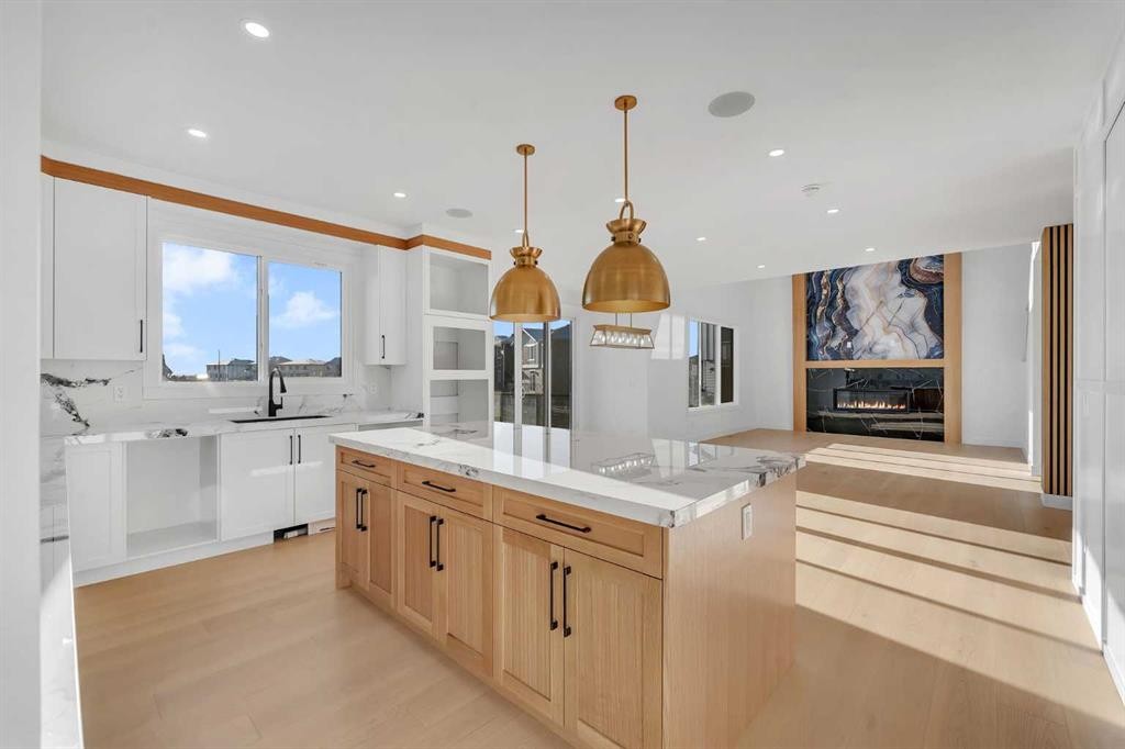 268 South Shore View, Chestermere, AB - Indoor Photo Showing Kitchen With Upgraded Kitchen