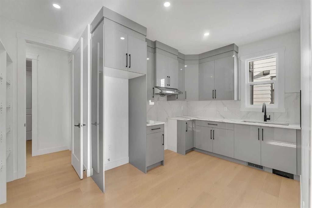 268 South Shore View, Chestermere, AB - Indoor Photo Showing Kitchen