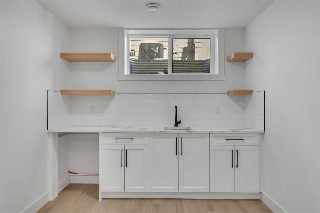 268 South Shore View, Chestermere, AB - Indoor Photo Showing Other Room