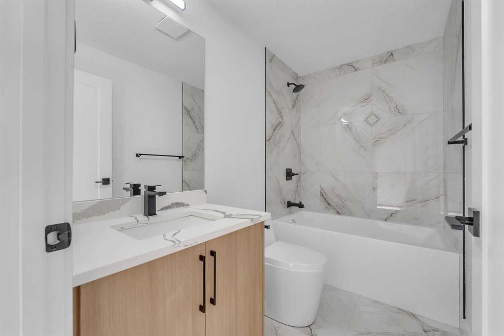 268 South Shore View, Chestermere, AB - Indoor Photo Showing Bathroom