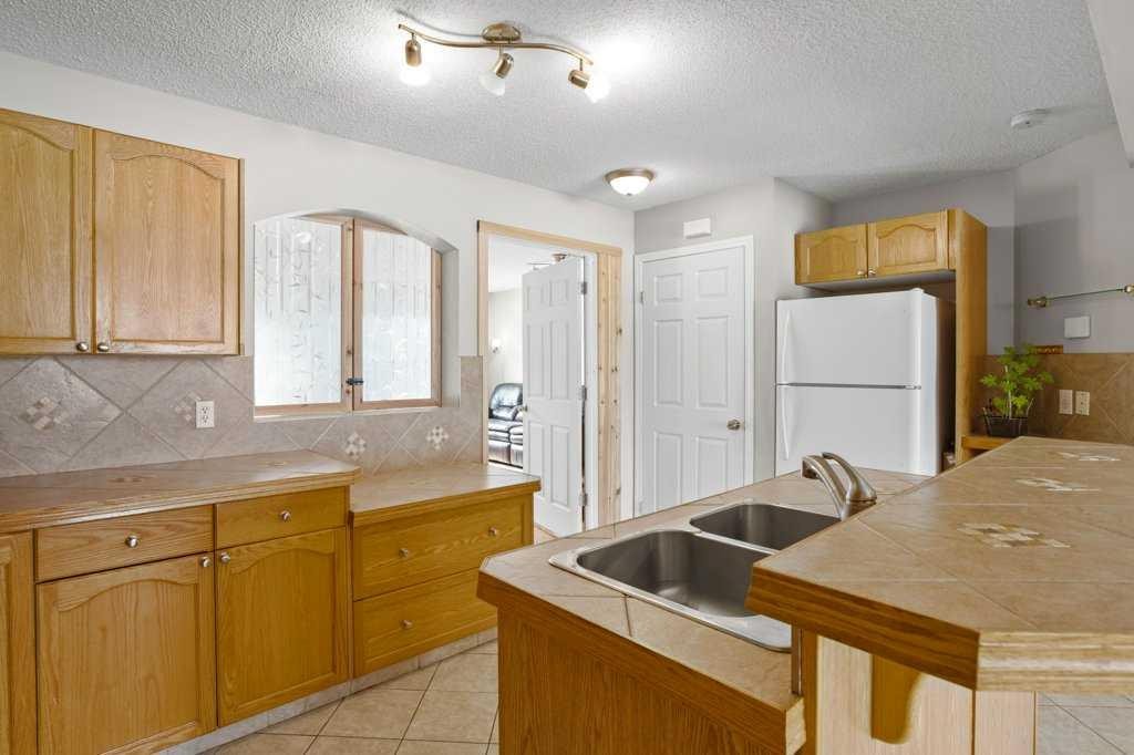 163 Eversyde Circle Sw, Calgary, AB - Indoor Photo Showing Kitchen With Double Sink