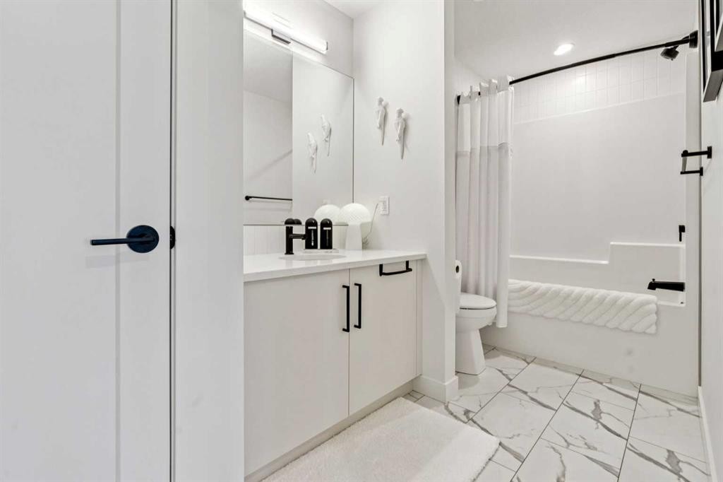 155 Sage Meadows View Nw, Calgary, AB - Indoor Photo Showing Bathroom