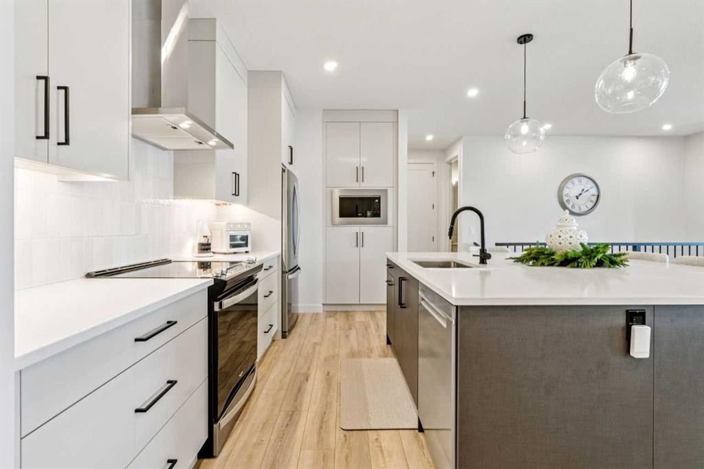 155 Sage Meadows View Nw, Calgary, AB - Indoor Photo Showing Kitchen With Upgraded Kitchen