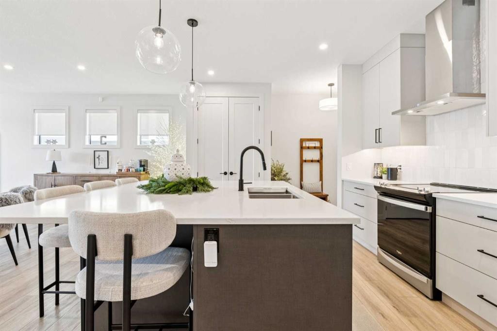155 Sage Meadows View Nw, Calgary, AB - Indoor Photo Showing Kitchen With Double Sink With Upgraded Kitchen
