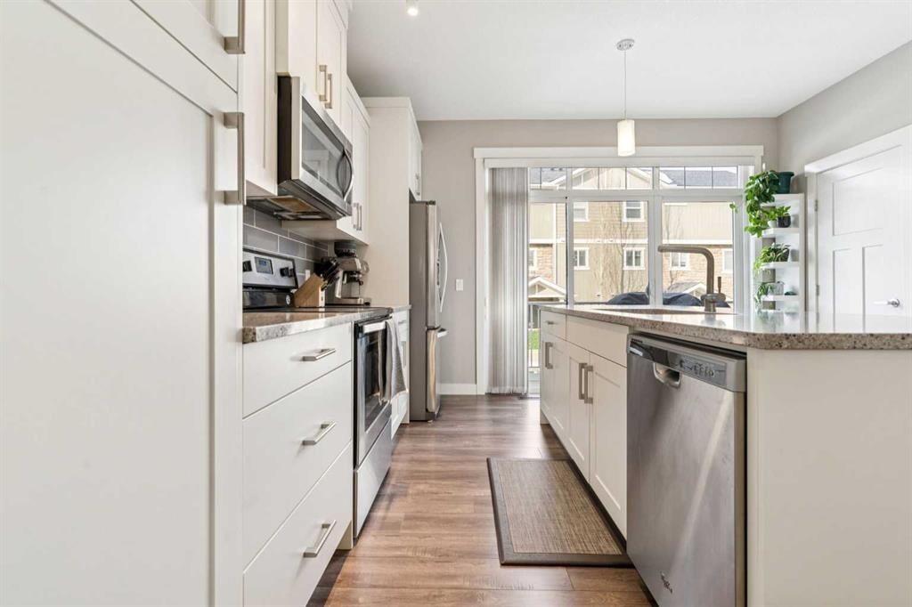645 Evanston Manor Nw, Calgary, AB - Indoor Photo Showing Kitchen With Upgraded Kitchen