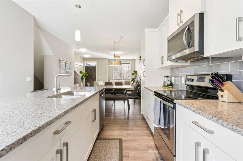 645 Evanston Manor Nw, Calgary, AB - Indoor Photo Showing Kitchen With Upgraded Kitchen