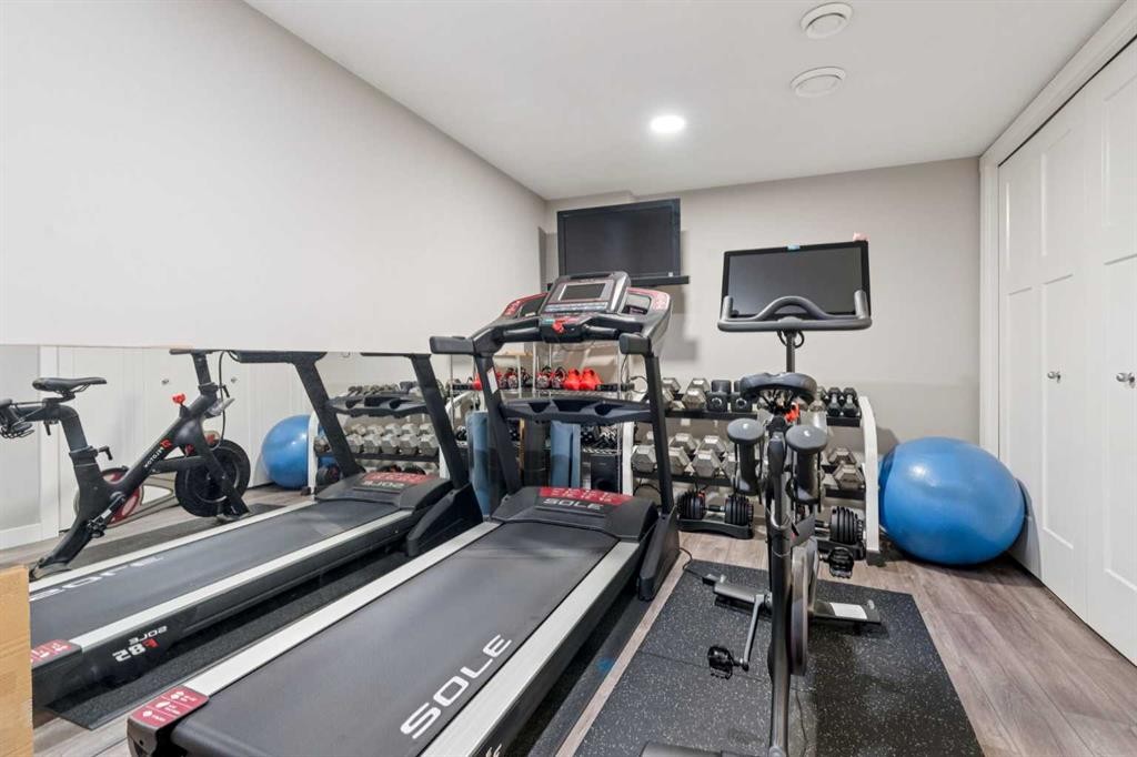 645 Evanston Manor Nw, Calgary, AB - Indoor Photo Showing Gym Room