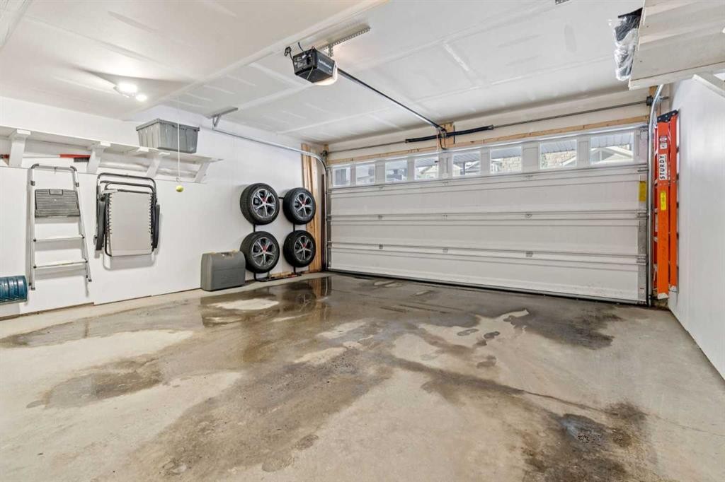 645 Evanston Manor Nw, Calgary, AB - Indoor Photo Showing Garage