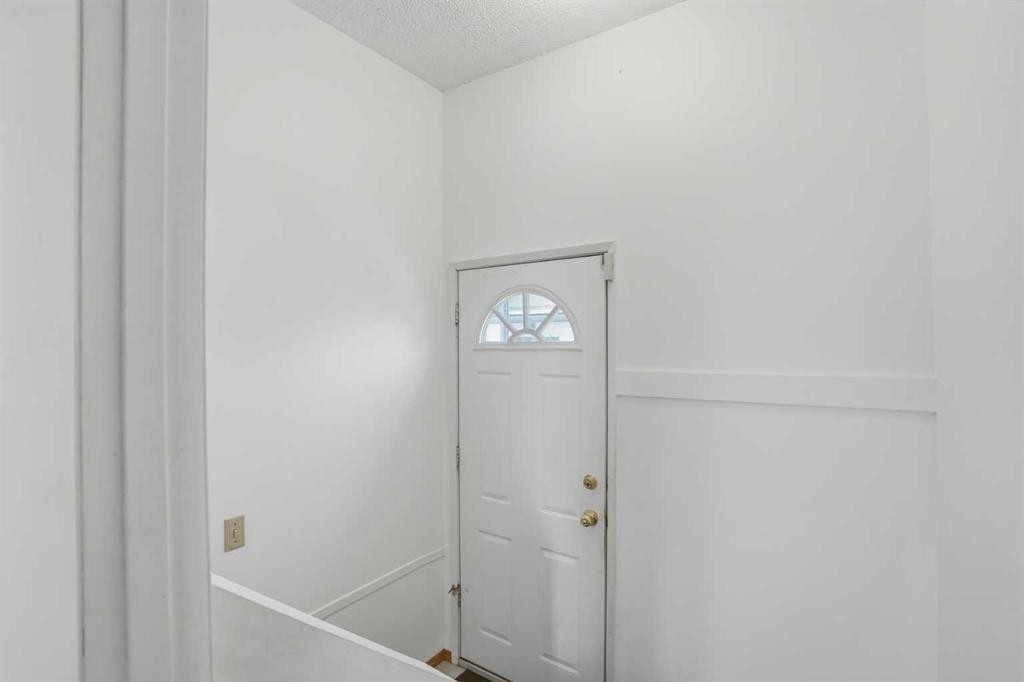 5224 5 Avenue Se, Calgary, AB - Indoor Photo Showing Other Room