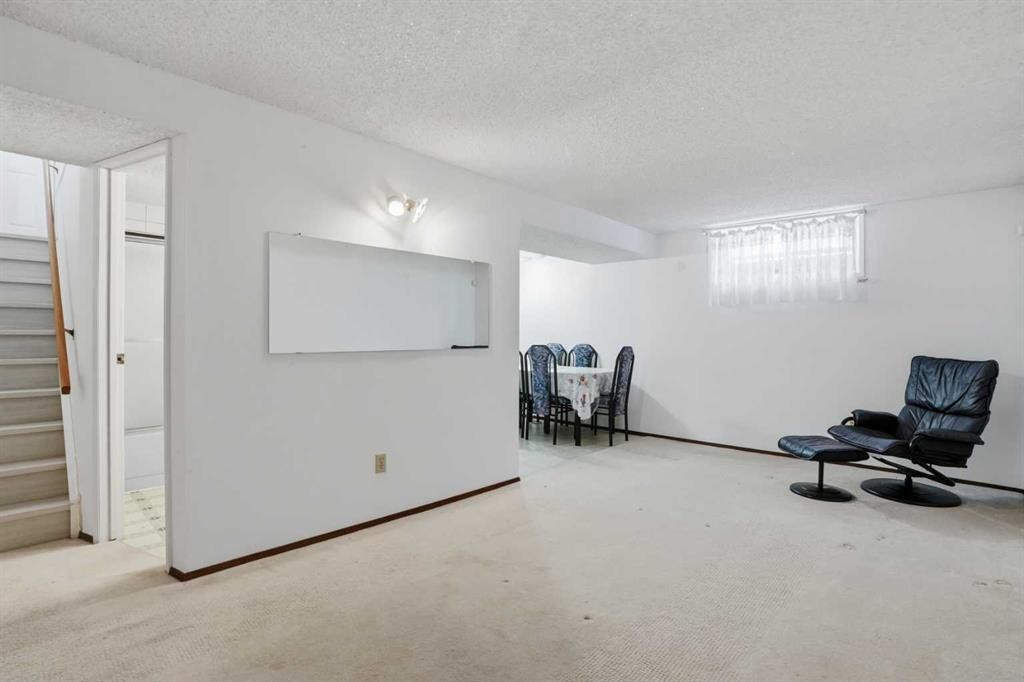 5224 5 Avenue Se, Calgary, AB - Indoor