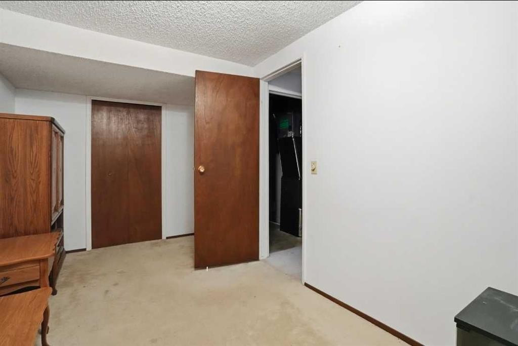 5224 5 Avenue Se, Calgary, AB - Indoor Photo Showing Other Room