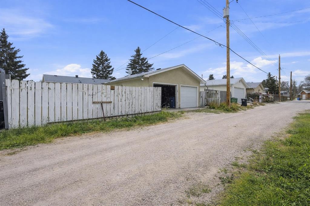 5224 5 Avenue Se, Calgary, AB - Outdoor