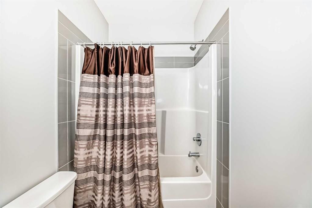 111 Redstone Crescent Ne, Calgary, AB - Indoor Photo Showing Bathroom