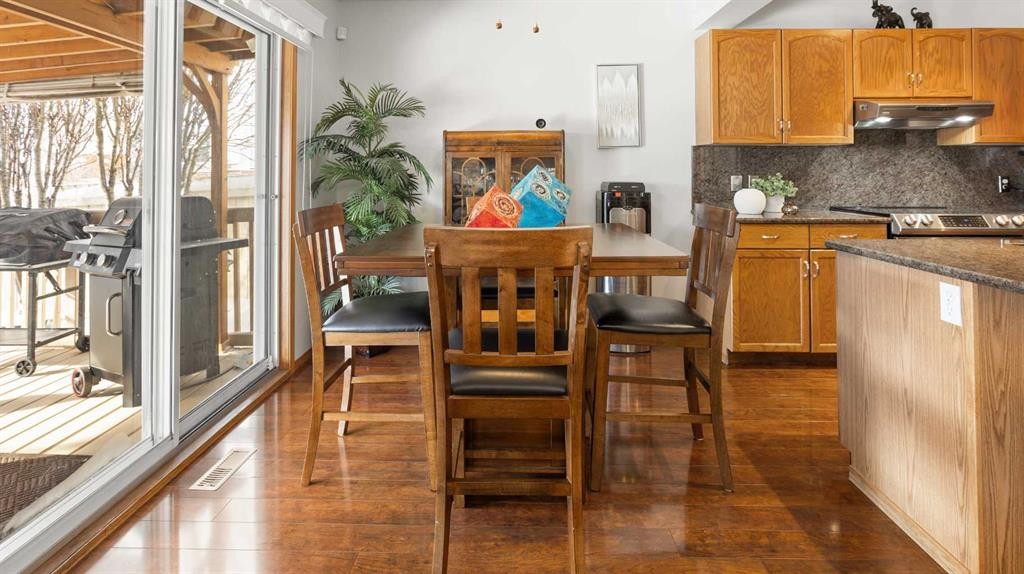 323 Mt Cornwall Circle Se, Calgary, AB - Indoor