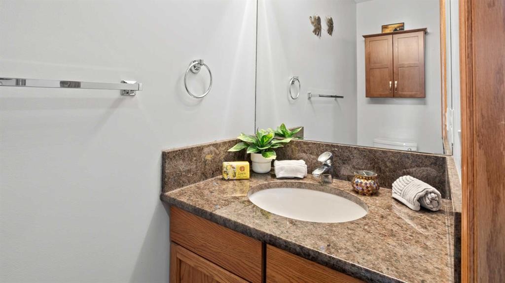 323 Mt Cornwall Circle Se, Calgary, AB - Indoor Photo Showing Bathroom