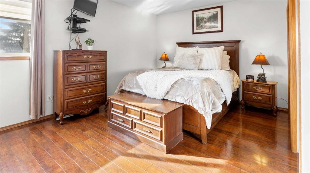 323 Mt Cornwall Circle Se, Calgary, AB - Indoor Photo Showing Bedroom