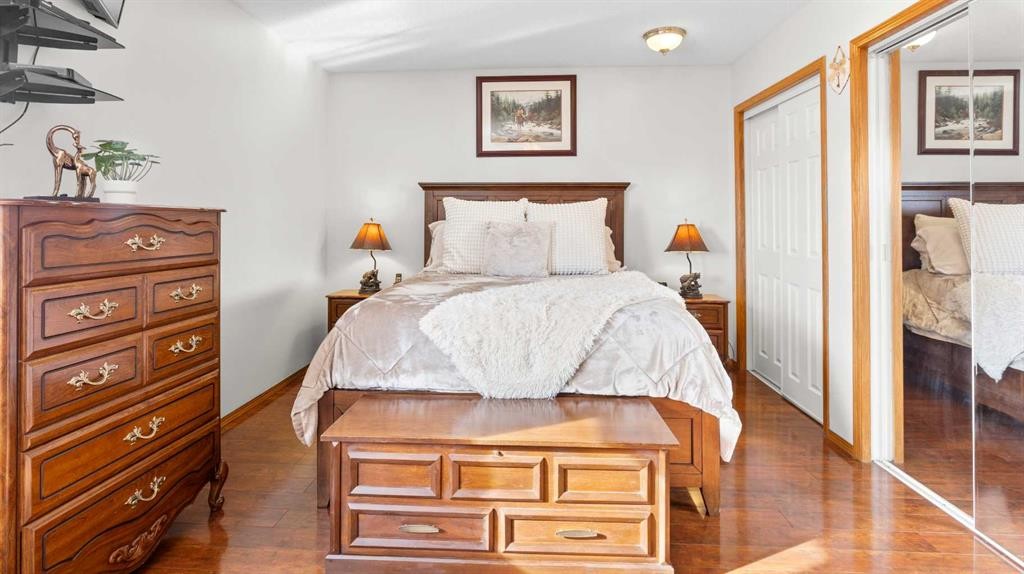 323 Mt Cornwall Circle Se, Calgary, AB - Indoor Photo Showing Bedroom