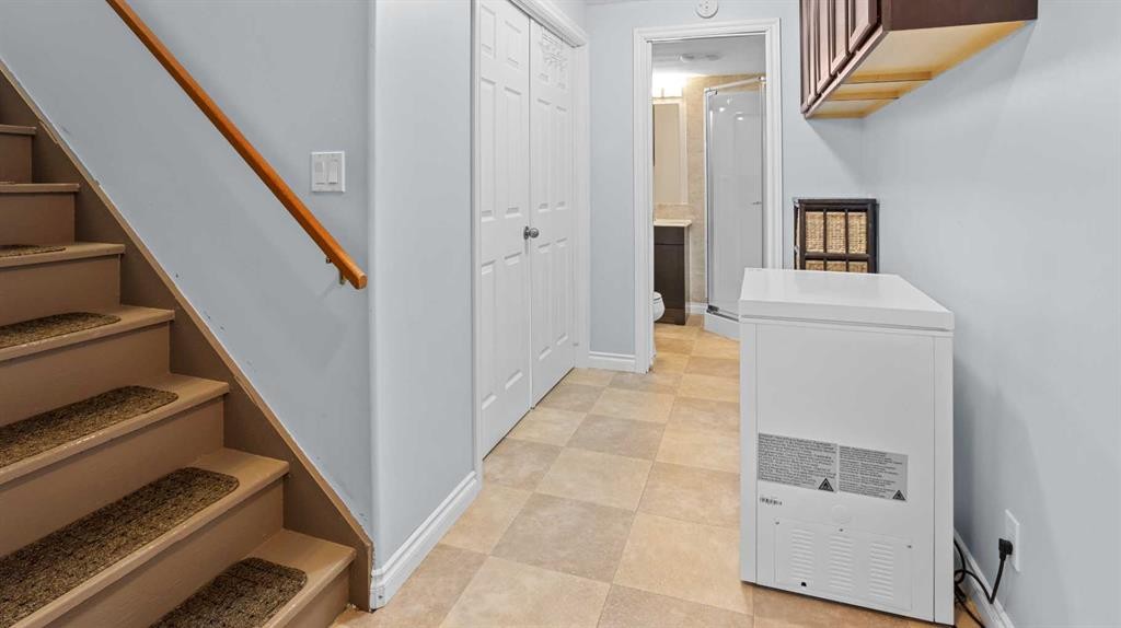 323 Mt Cornwall Circle Se, Calgary, AB - Indoor Photo Showing Other Room