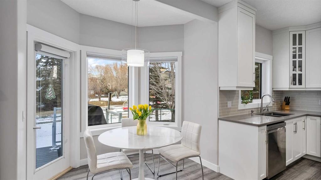 39 Mt Douglas Point Se, Calgary, AB - Indoor Photo Showing Dining Room