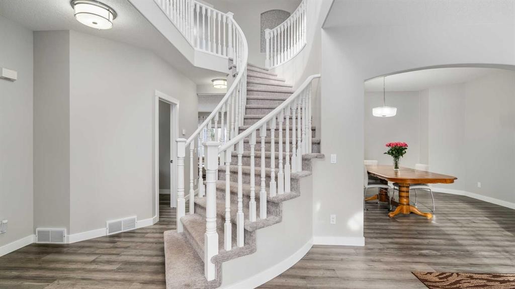 39 Mt Douglas Point Se, Calgary, AB - Indoor Photo Showing Other Room