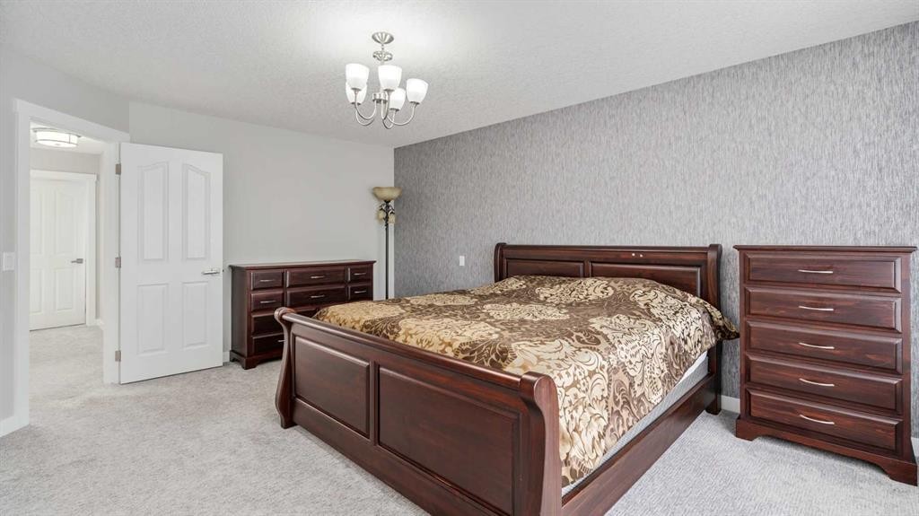 39 Mt Douglas Point Se, Calgary, AB - Indoor Photo Showing Bedroom