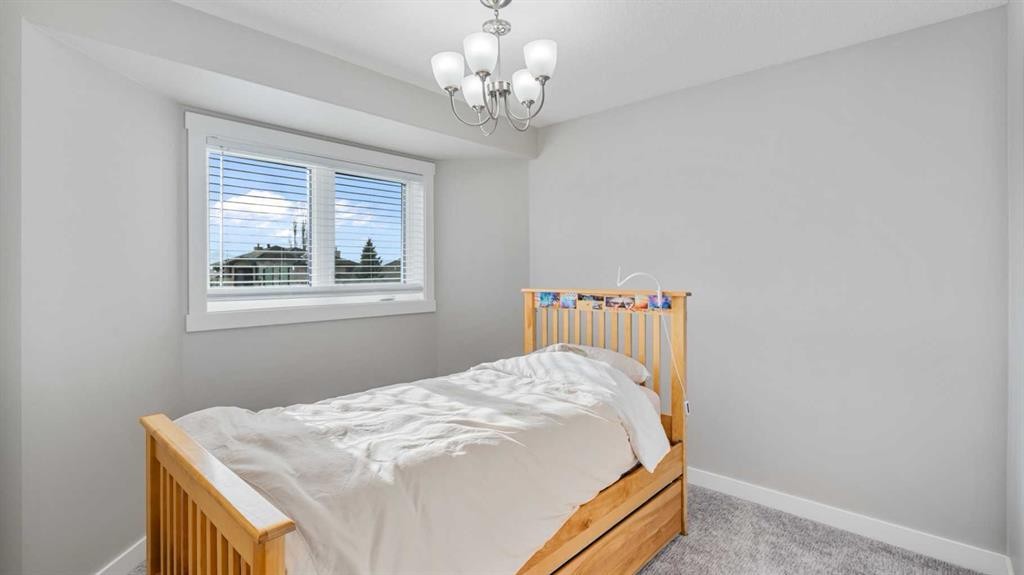 39 Mt Douglas Point Se, Calgary, AB - Indoor Photo Showing Bedroom