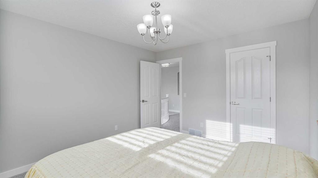 39 Mt Douglas Point Se, Calgary, AB - Indoor Photo Showing Bedroom