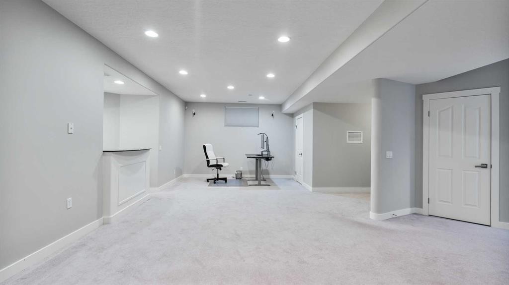39 Mt Douglas Point Se, Calgary, AB - Indoor