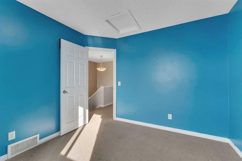 440 Prestwick Circle Se, Calgary, AB - Indoor Photo Showing Other Room