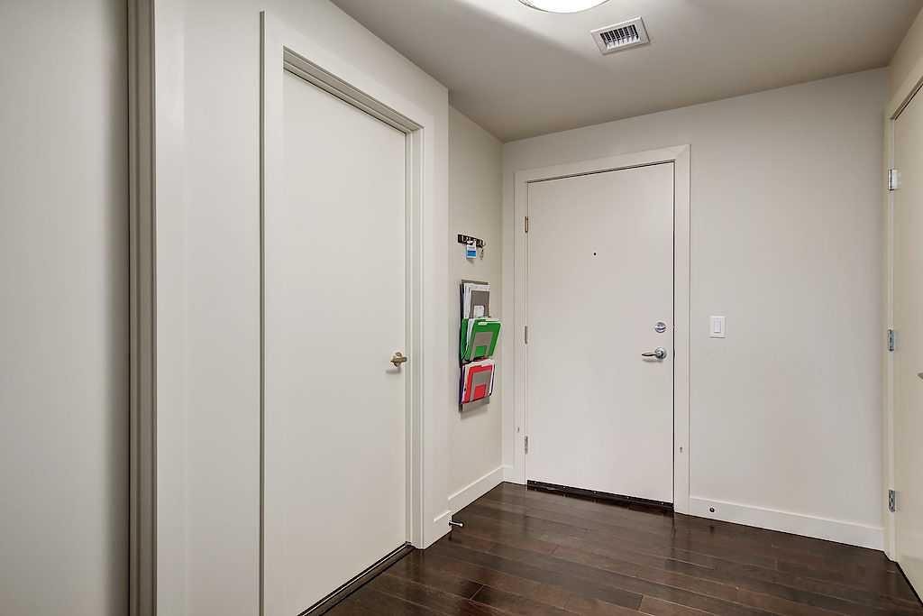 402-1730 5A Street Sw, Calgary, AB - Indoor Photo Showing Other Room