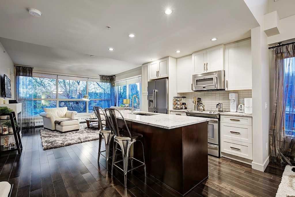 402-1730 5A Street Sw, Calgary, AB - Indoor Photo Showing Kitchen With Upgraded Kitchen