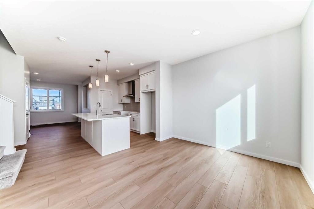 138 Lanark Gate Se, Airdrie, AB - Indoor Photo Showing Kitchen