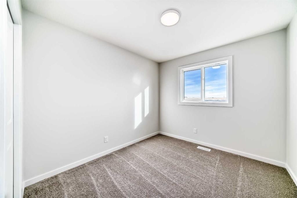 138 Lanark Gate Se, Airdrie, AB - Indoor Photo Showing Other Room