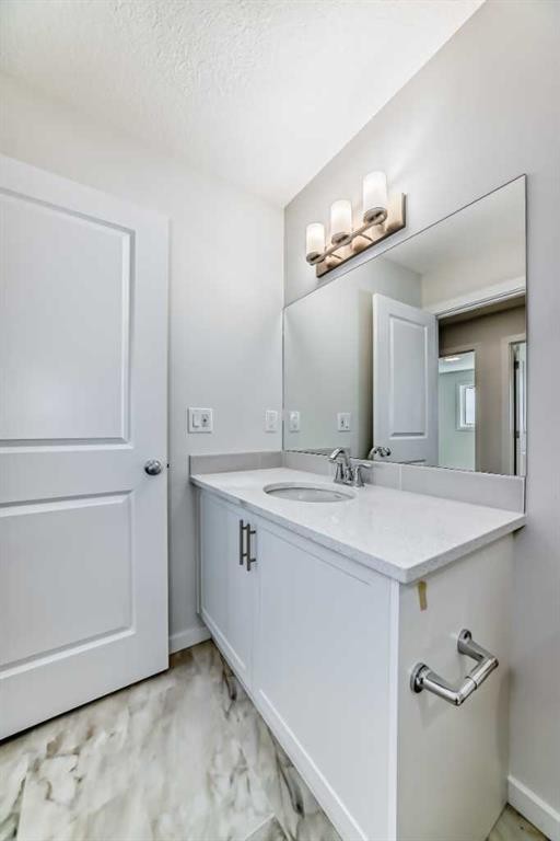 138 Lanark Gate Se, Airdrie, AB - Indoor Photo Showing Bathroom