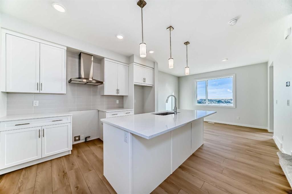 138 Lanark Gate Se, Airdrie, AB - Indoor Photo Showing Kitchen With Upgraded Kitchen