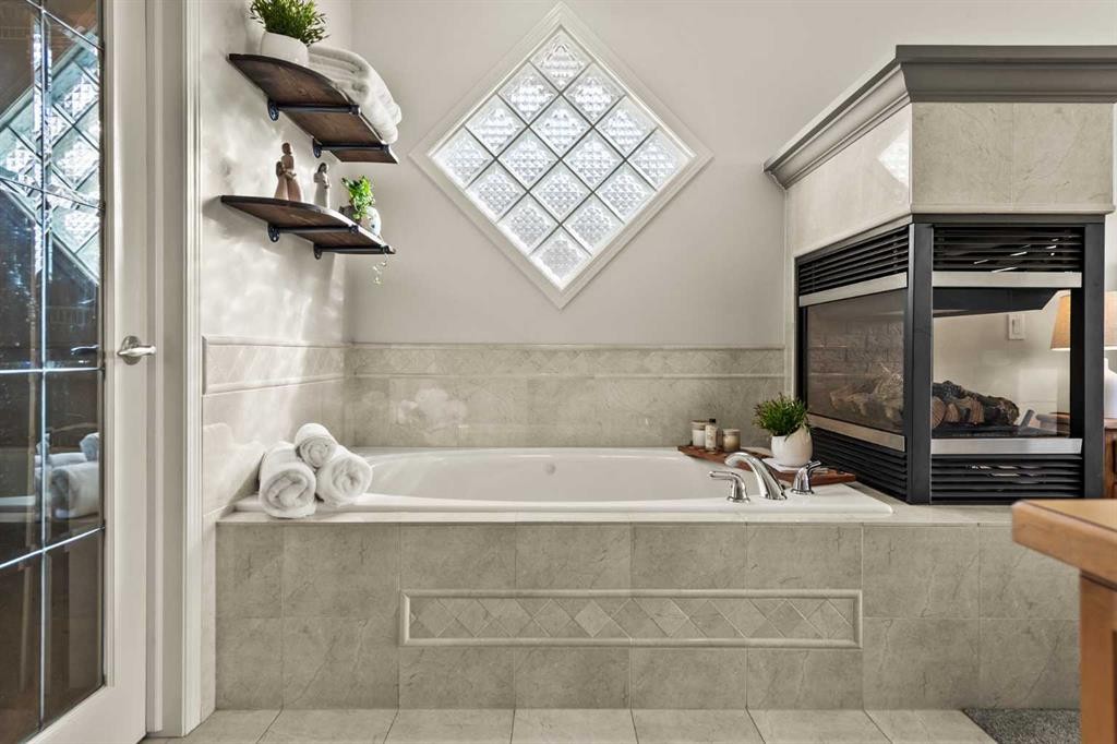 93 Cranwell Place Se, Calgary, AB - Indoor Photo Showing Bathroom