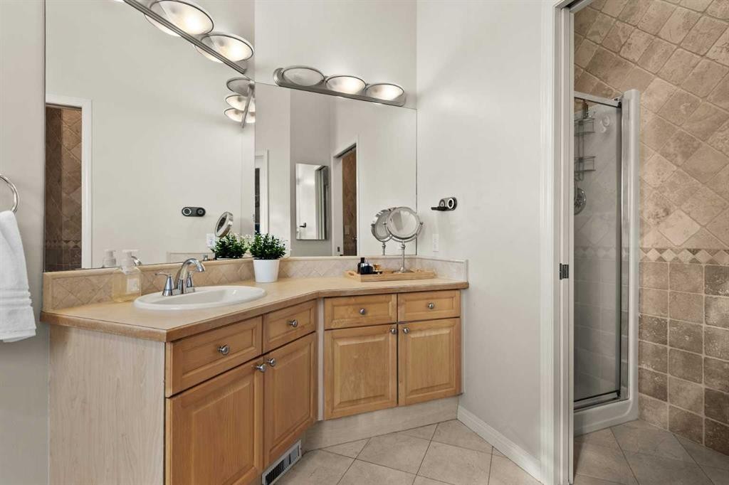 93 Cranwell Place Se, Calgary, AB - Indoor Photo Showing Bathroom